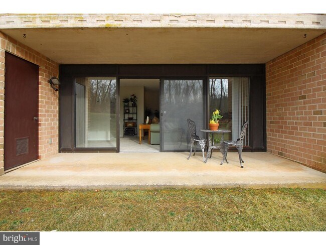 Foto del edificio - 42 Hermitage Dr