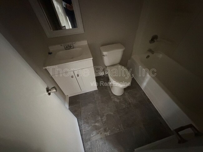 Foto del edificio - 400 E Northern Blvd