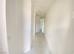 Building Photo - 1005 W 12th St