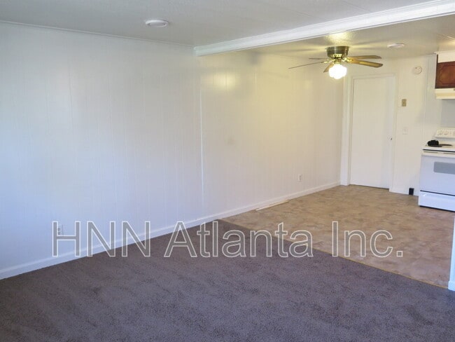 Building Photo - 2555 Lloyd Rd