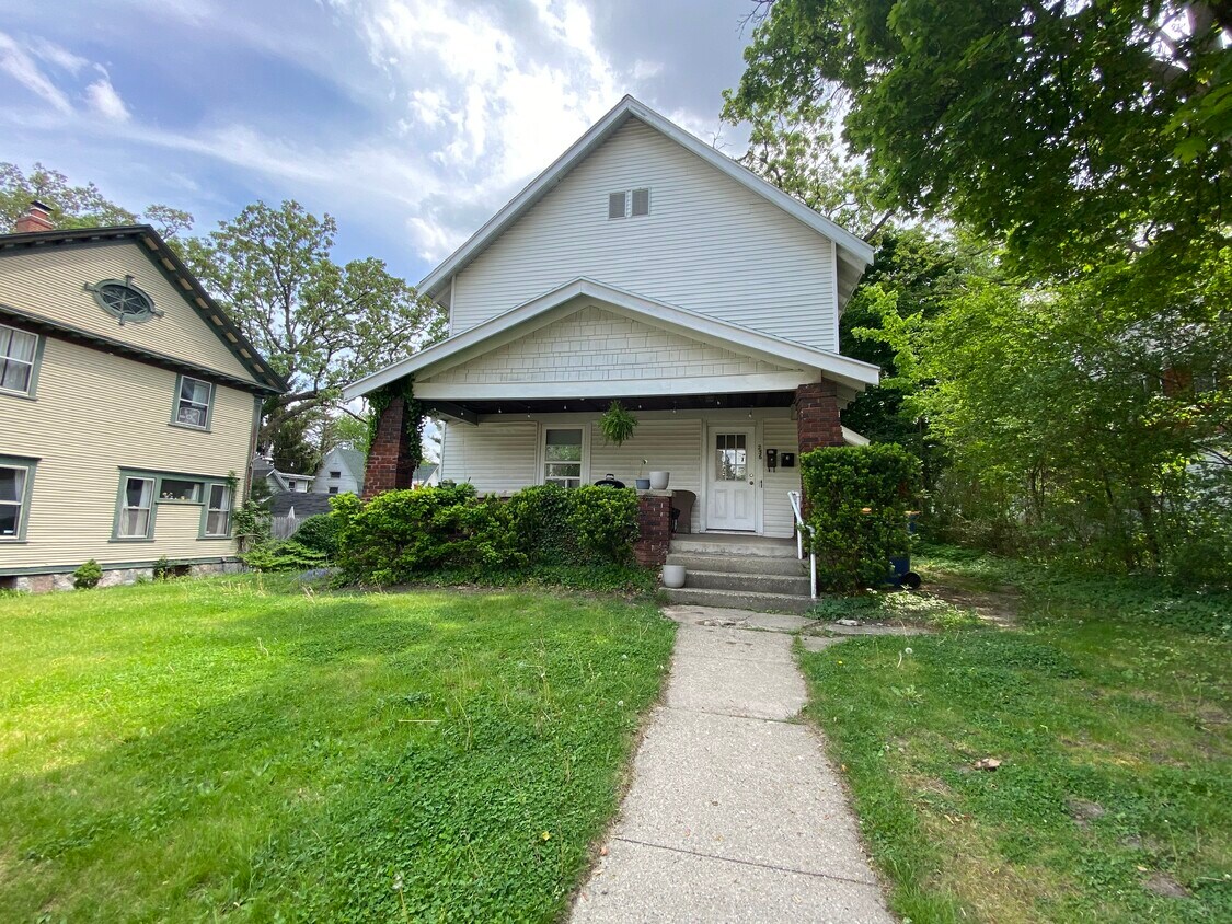Primary Photo - 256 Fuller Ave SE