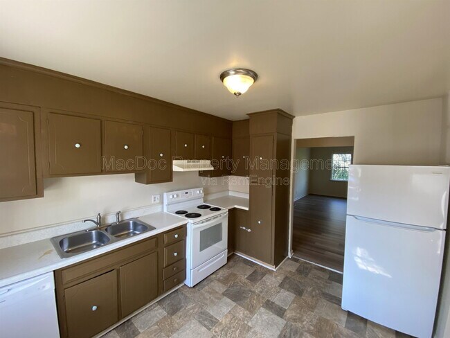 Building Photo - 706 Olde Greenwich Cir