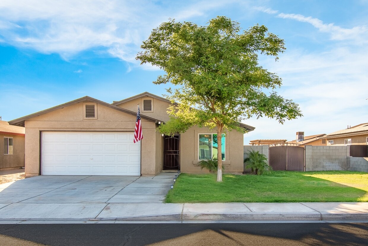 Patio delantero - 3814 S Laura Way