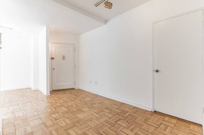 Building Photo - 3825 Davis Pl NW