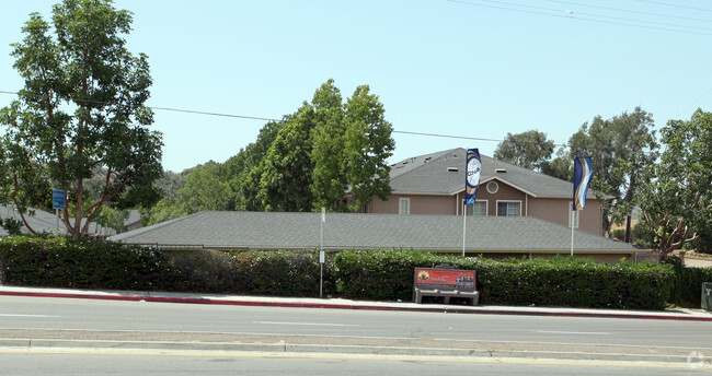 Foto del edificio - Mariners Village Apartments