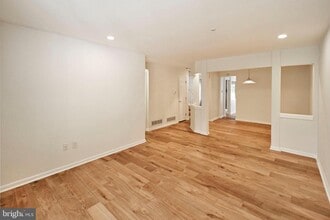 Building Photo - 302 Weston Ln