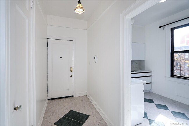 Foto del edificio - 115-25 Metropolitan Ave