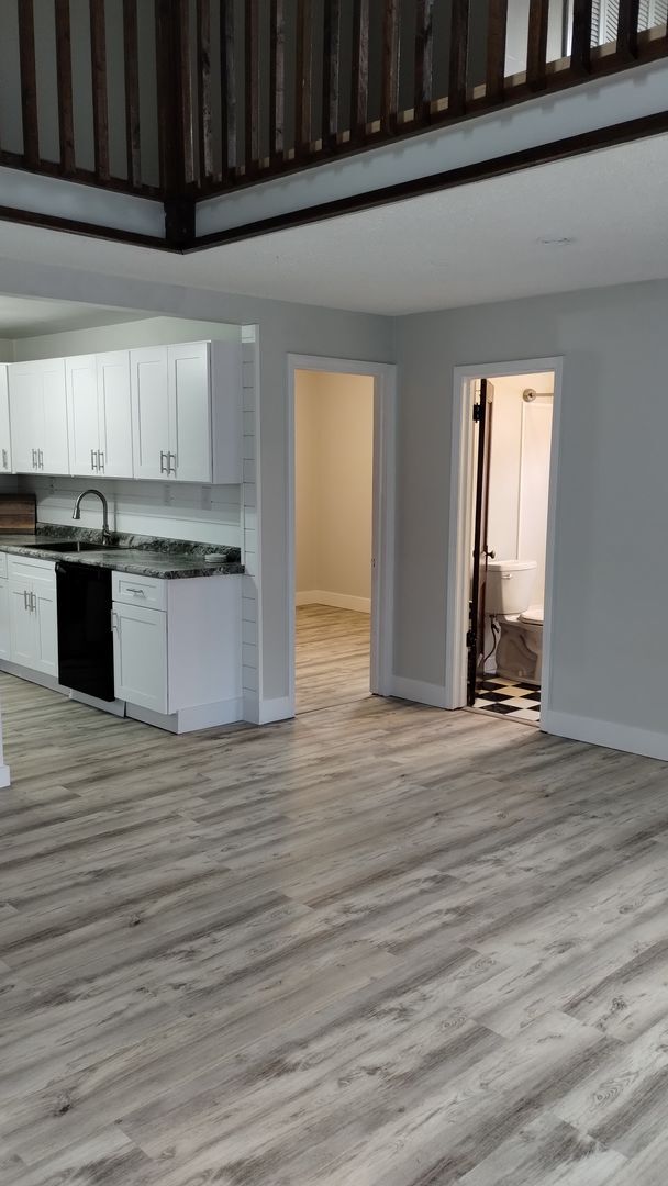 Foto del edificio - Character, Charm, and a Loft Above