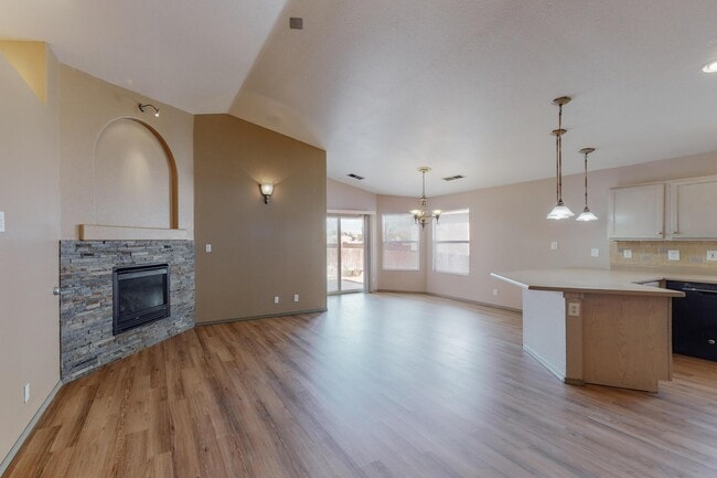 Foto del edificio - 745 Valley Meadows Dr