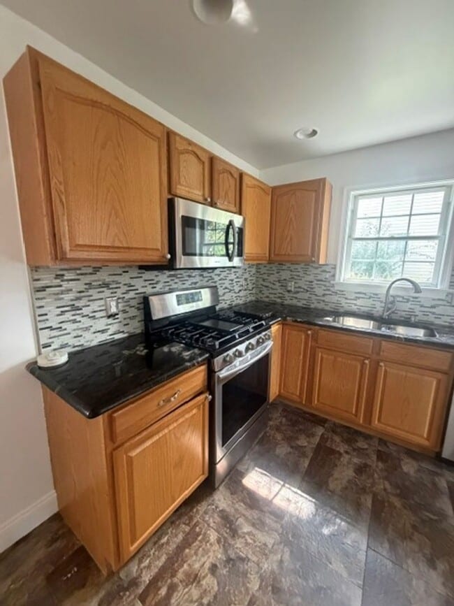 Building Photo - 326 Elmshire Dr