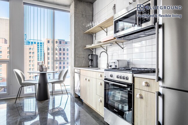 Foto del edificio - 108 W Chicago Ave