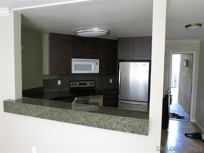 Building Photo - 7565 Charmant Dr