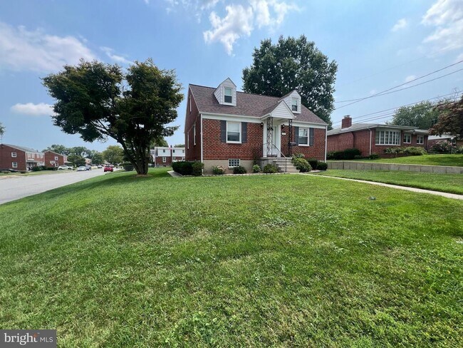 Building Photo - Immaculate Cape Cod with 3 bedrooms and 1 ...