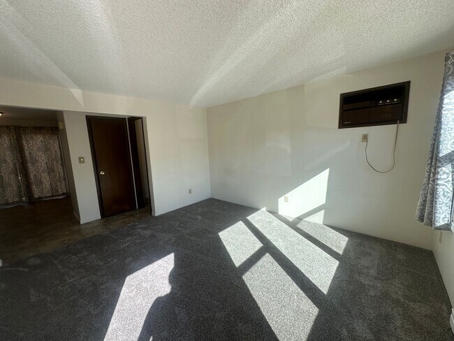 Building Photo - 514 W 42nd St