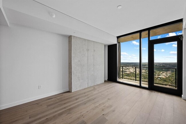 Building Photo - 610 Davis St