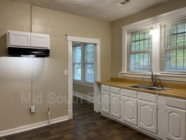 Building Photo - 3245 Carnes Ave