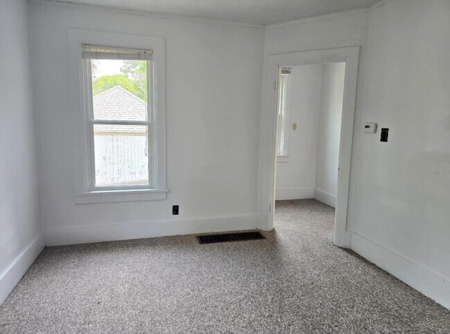 Foto del edificio - 320 W Cedar St