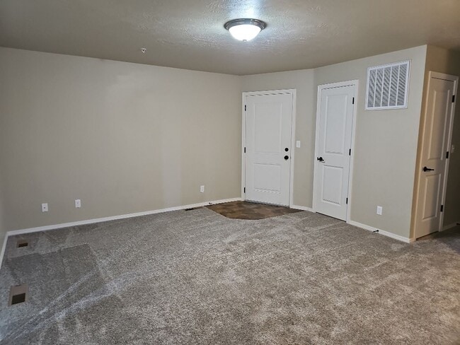 Building Photo - 1521 W Alexandra Ln