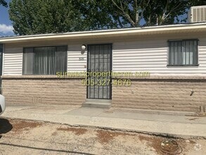 Building Photo - 302 N Rio Grande Ave