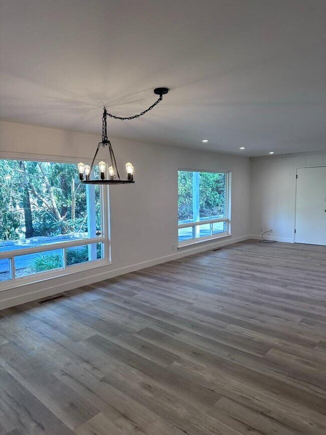 Foto del edificio - 1055 Siskiyou Dr