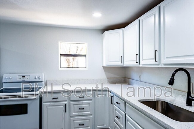 Building Photo - 3402 W Van Buren Dr