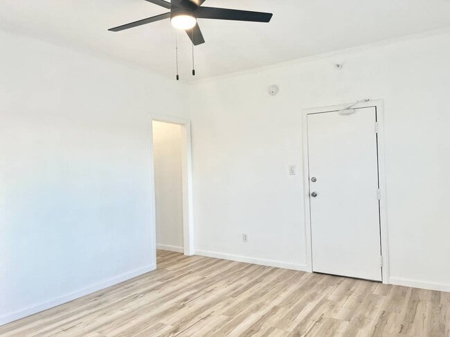 Building Photo - 3977 Rhoda Dr