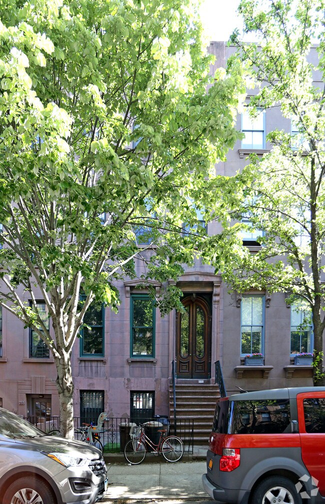 Building Photo - 235 Union St