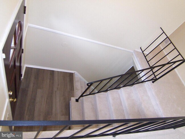 Foto del edificio - 420 Larkspur Dr