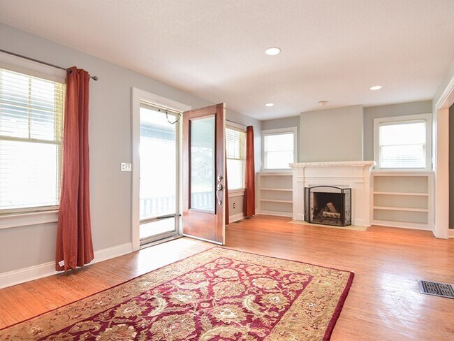 Foto del edificio - Waldo 4 Bed 2 Bath Home + 2 Car Garage