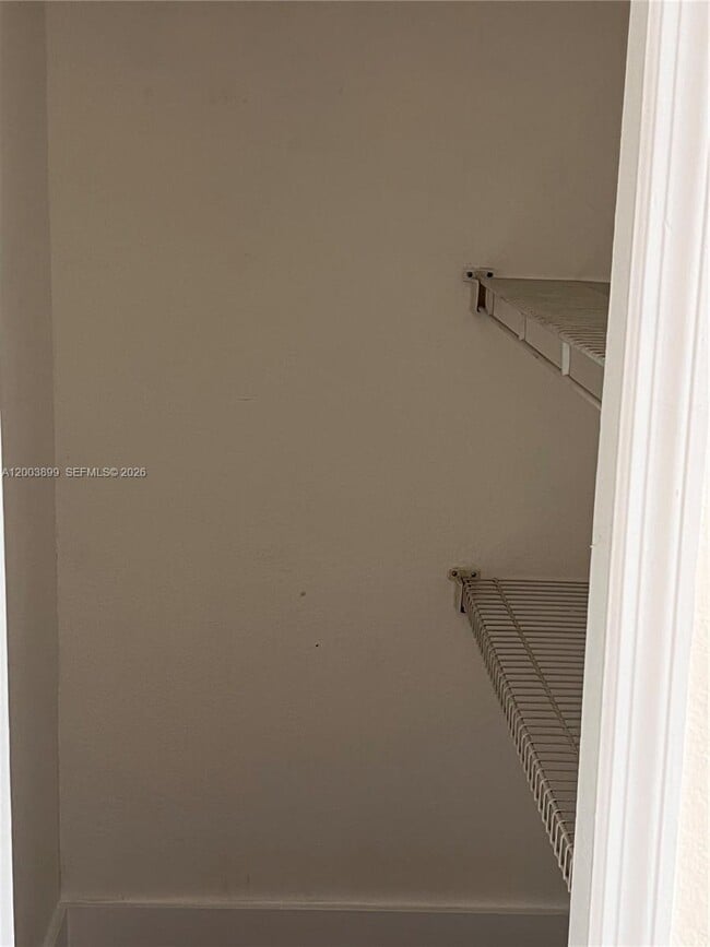 Foto del edificio - 8000 W 28th Ct