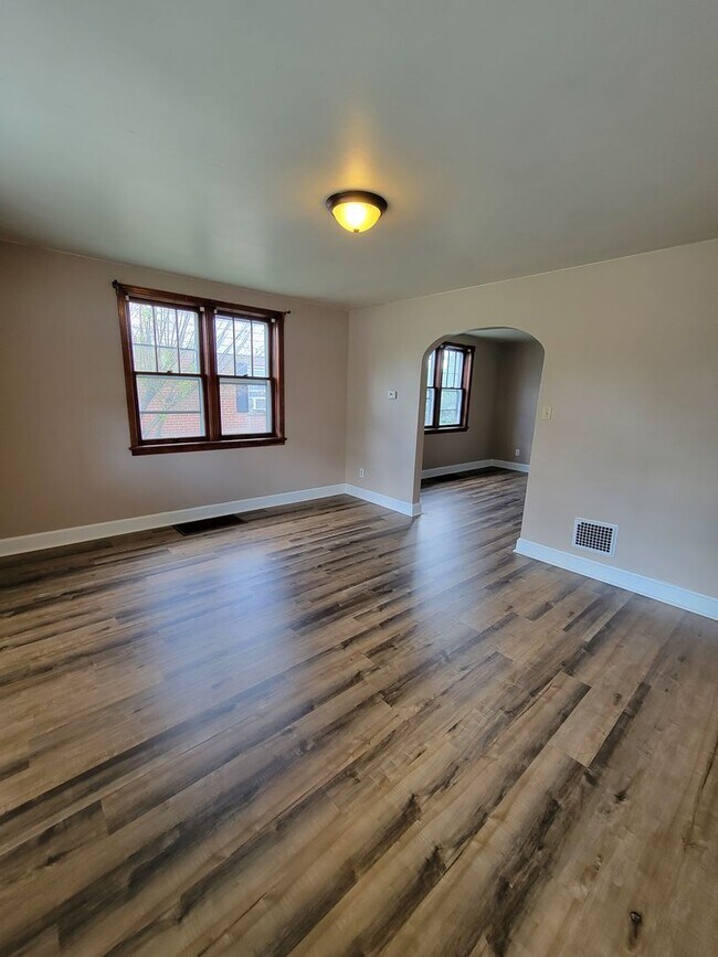 Building Photo - 471-475 Heintzelman Avenue