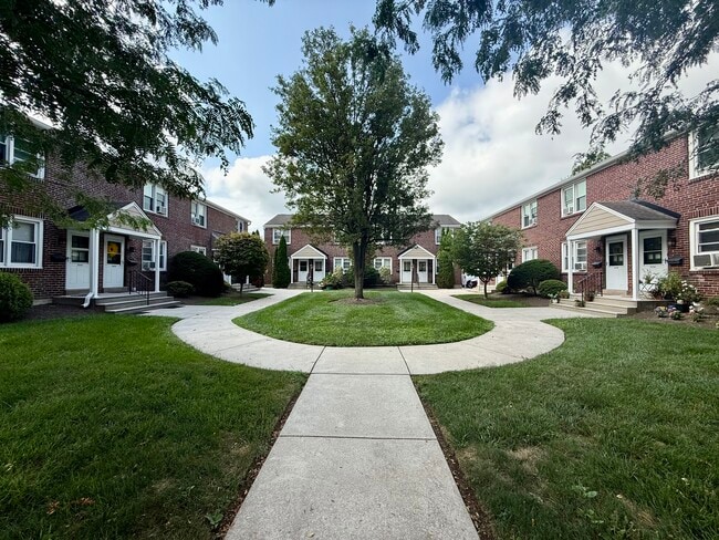 Building Photo - 3528 Rhoads Ave