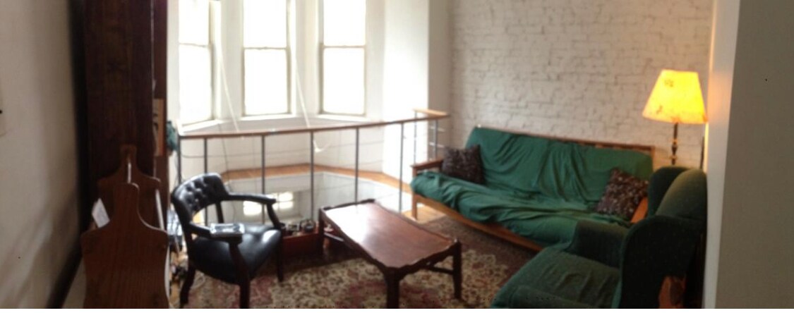 Foyer/Sitting Room - 2235 Saint Albans St