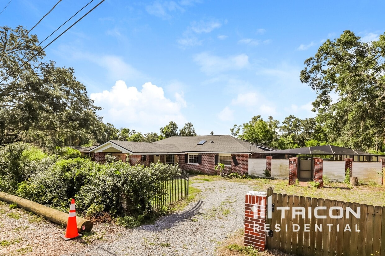 Primary Photo - 1617 Alder Way