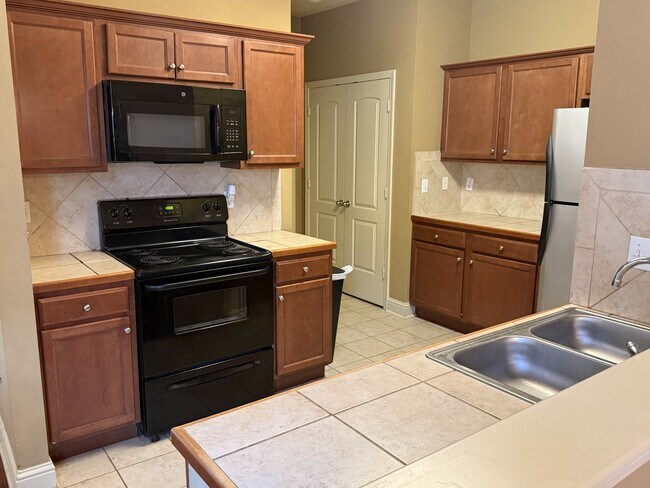 Foto del edificio - 43215 Creek Cir