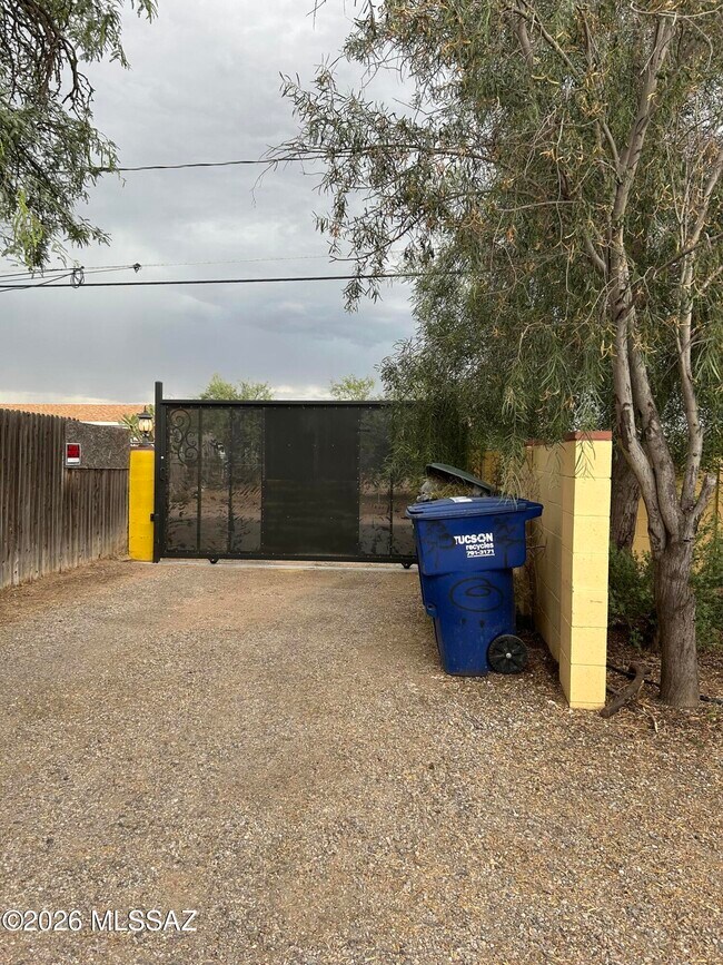 Foto del edificio - 532 W Simmons Rd