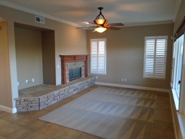 Foto del edificio - NICE 2 STORY HOME IN WHITNEY OAKS GATED CO...