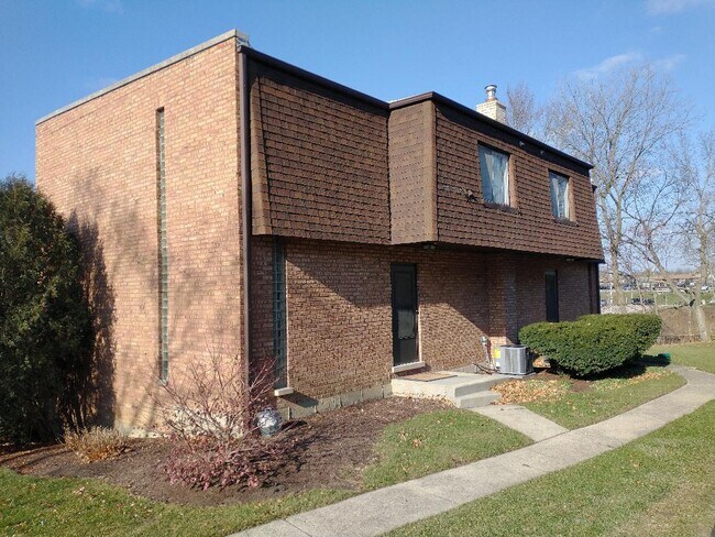 Building Photo - 417 S Summit St