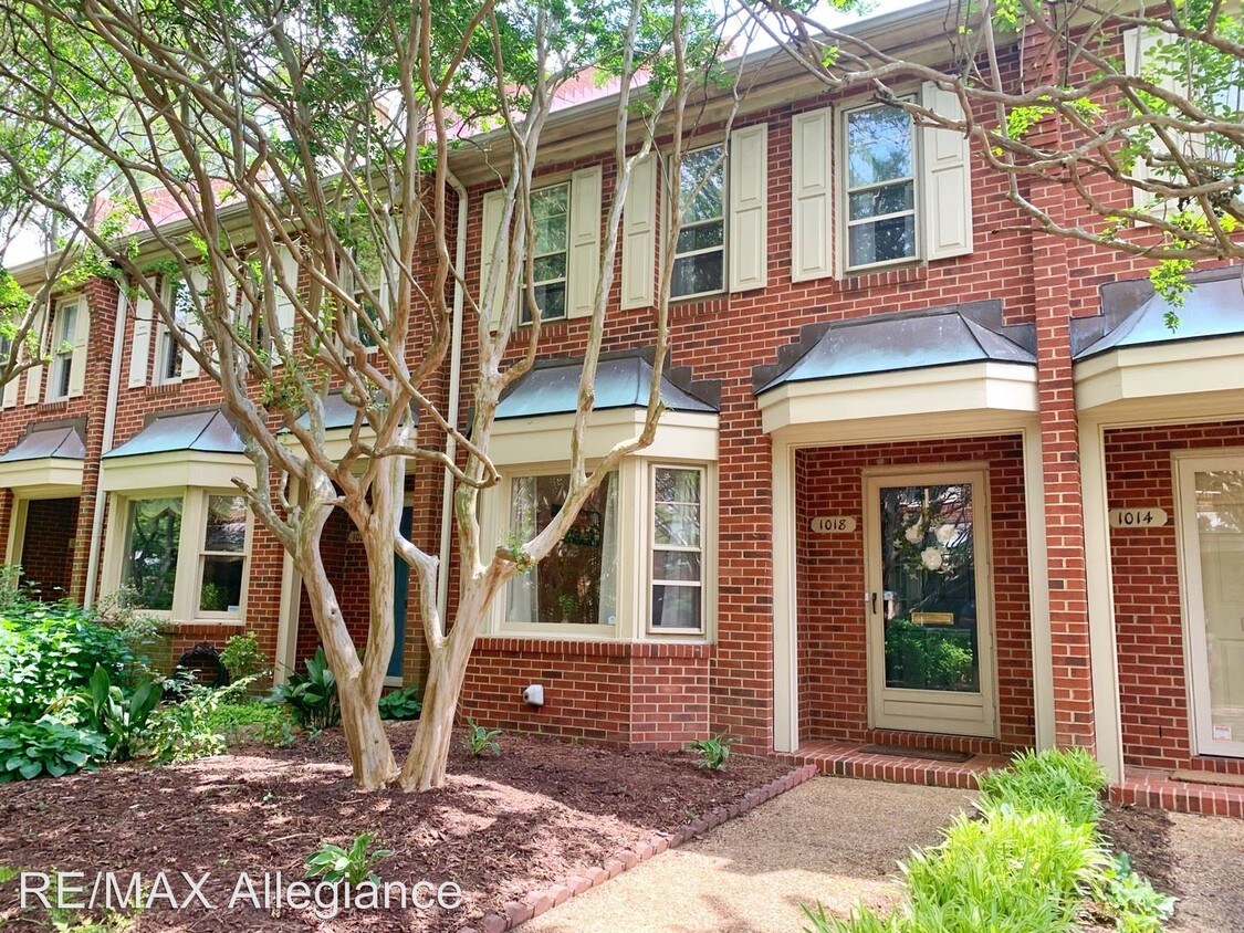 Primary Photo - 2 br, 1.5 bath House - 1018 LLEWELLYN MEWS