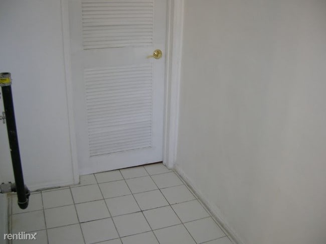 Building Photo - 4173 1/2 Garthwaite Ave