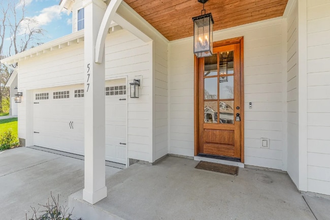 Building Photo - 577 Davis Vly Dr