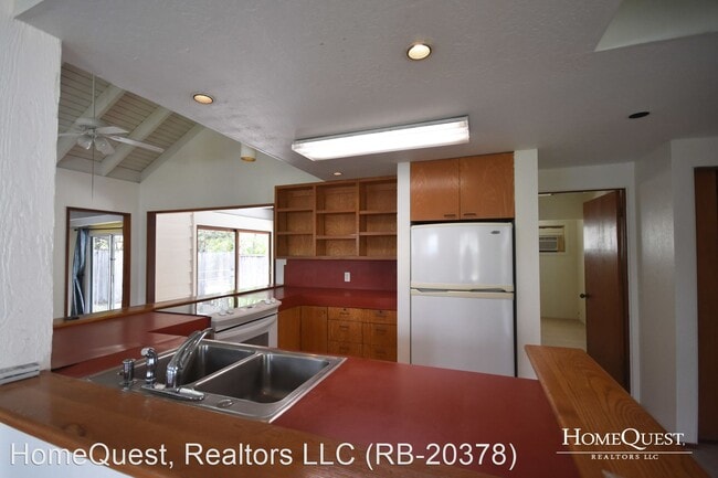 Building Photo - 3 br, 2 bath House - 152D North Kalaheo Av...