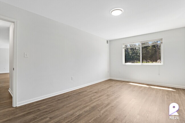 Building Photo - 6569 Hil-Mar Dr