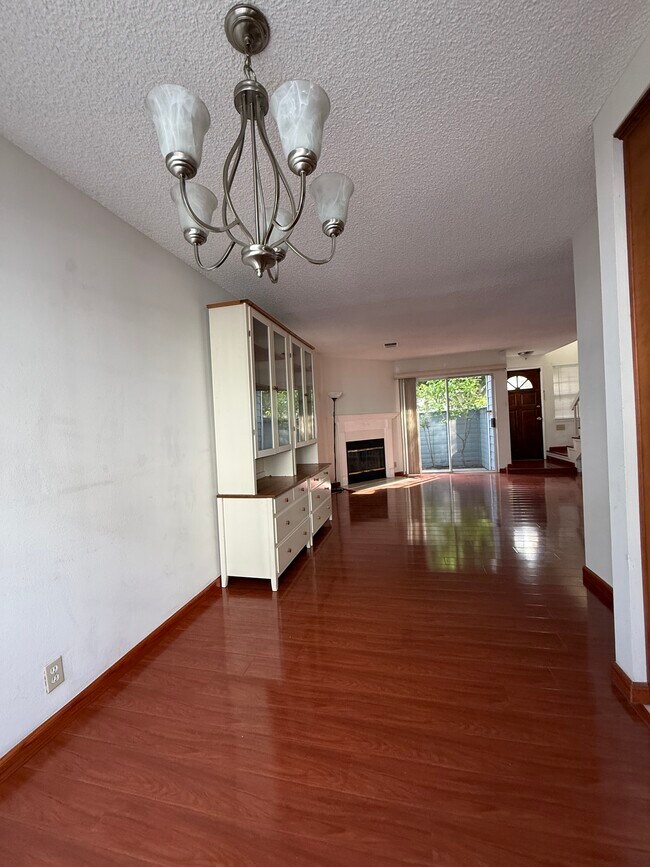 Foto del edificio - 26145 Frampton Ave