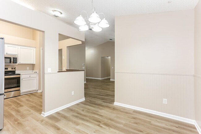 Building Photo - 1704 Sandy Hollow Loop
