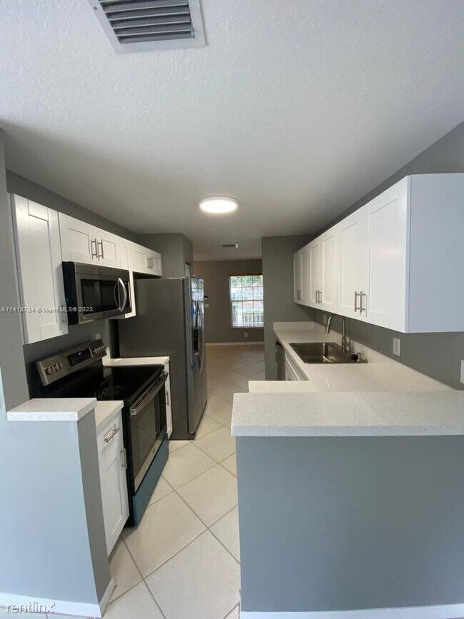 Foto del edificio - 3 br, 2.5 bath Townhome - Pembroke Isles