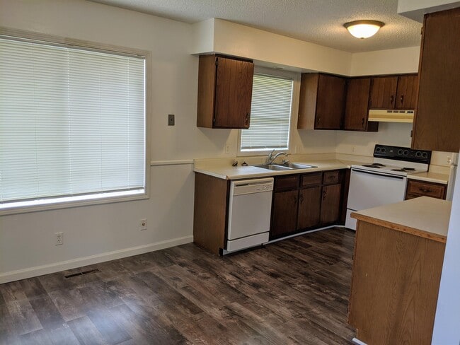 Building Photo - 809 Radcliffe Cir
