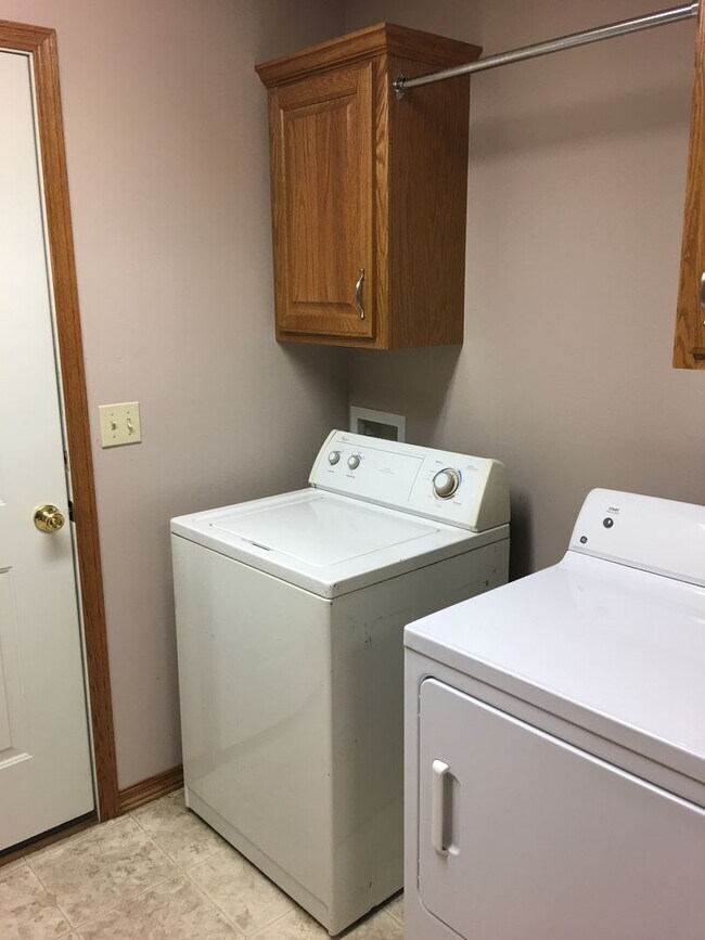 Foto del edificio - 719 E. Madison Duplex