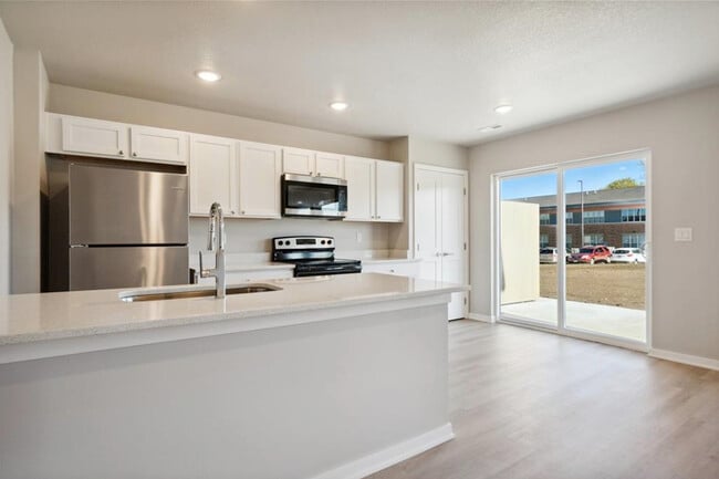 Building Photo - Perry Townhomes
