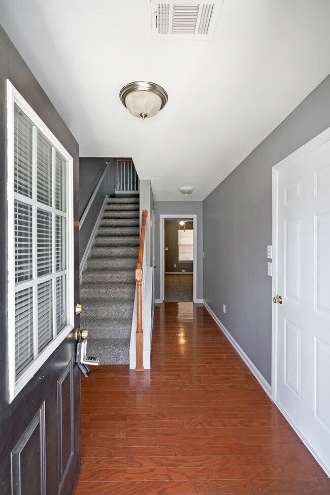 Building Photo - 2217 Landing Walk Dr
